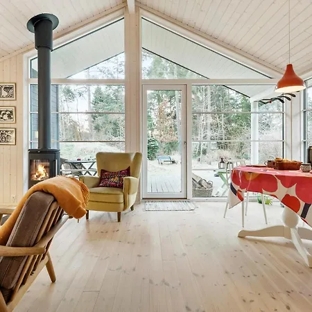 2 Bedroom Gorgeous In Ferienhaus