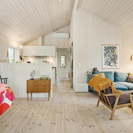 2 Bedroom Gorgeous In *